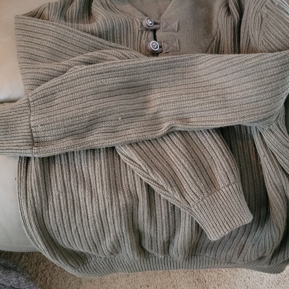 Duluth Trading Co Women's V-Neck Sweater in Olive